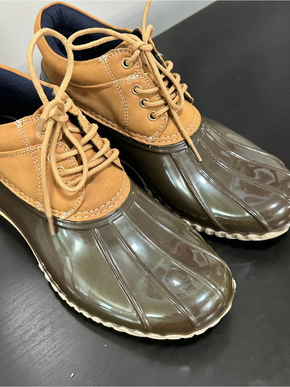 Tommy Hilfiger Women’s Duck Boots Size 7M Tan Brown Water Resistant Rain Shoes